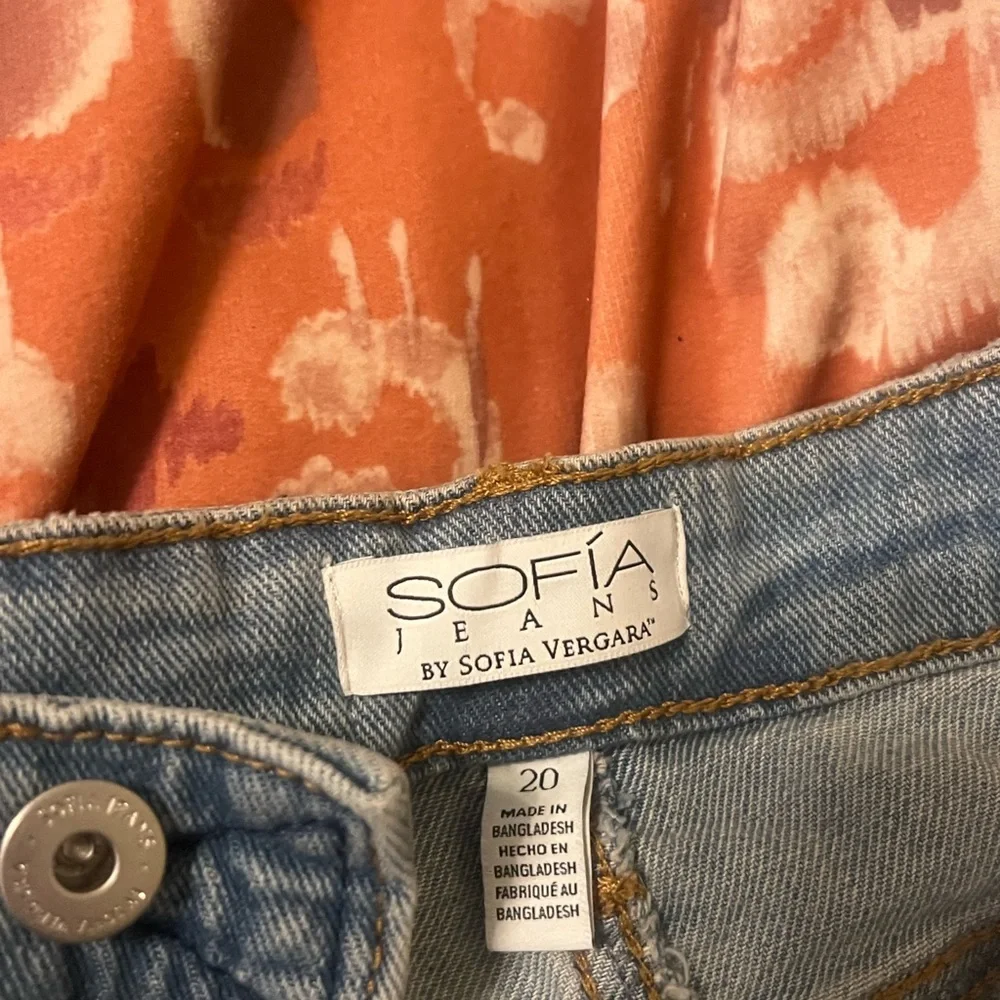 Sofia by Sofia Vergara Light Blue Jean Shorts - Picture 2 of 4